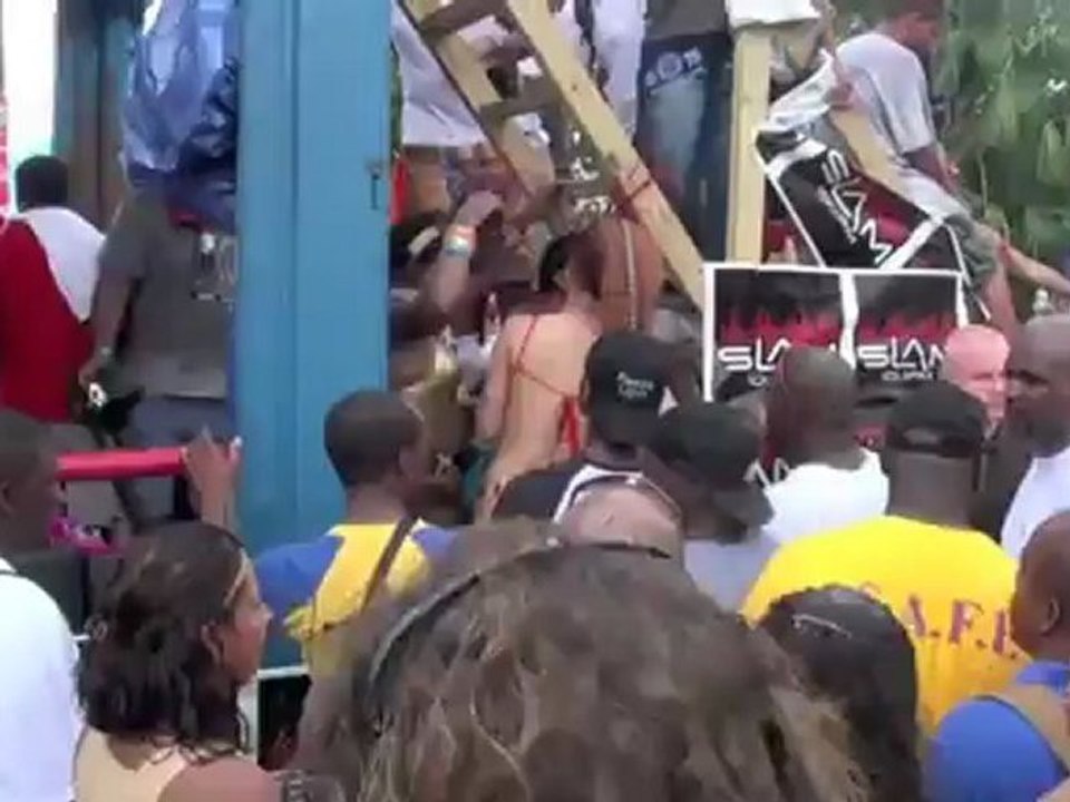 Rihanna: Society needs to get over what Chris Brown did‎‎‎