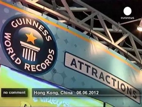 A Hong Kong, l'homme le plus grand du monde - no comment