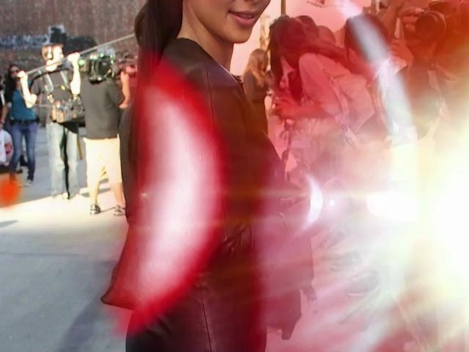 Kim Kardashian erlebte Missgeschick: Ihr Lederkleid riss!