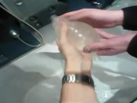 shtabking TV 16 Хипстеры играют с презервативами