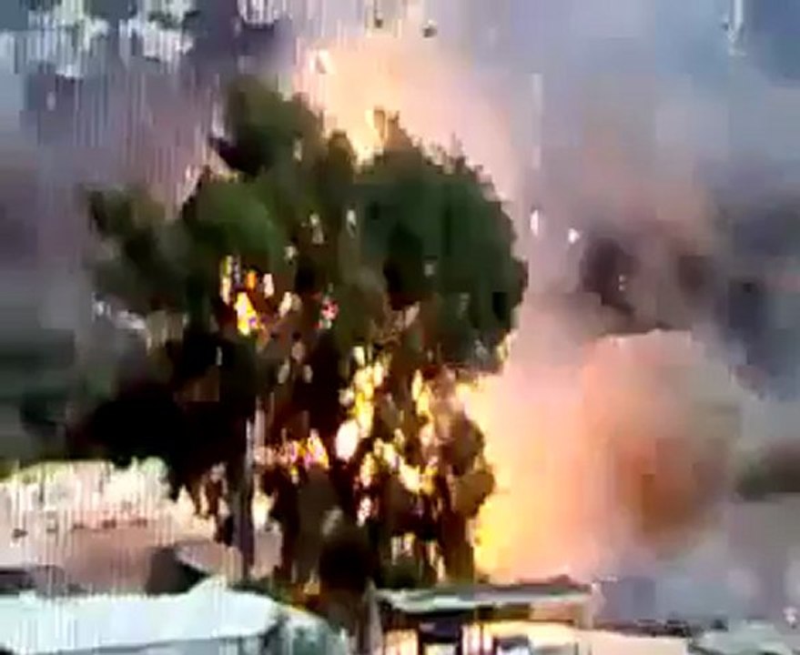 Incredible destruction of Syrian tank by FSA rebels | "Allahuakbar, Allahuakbar" | 7 June 2012