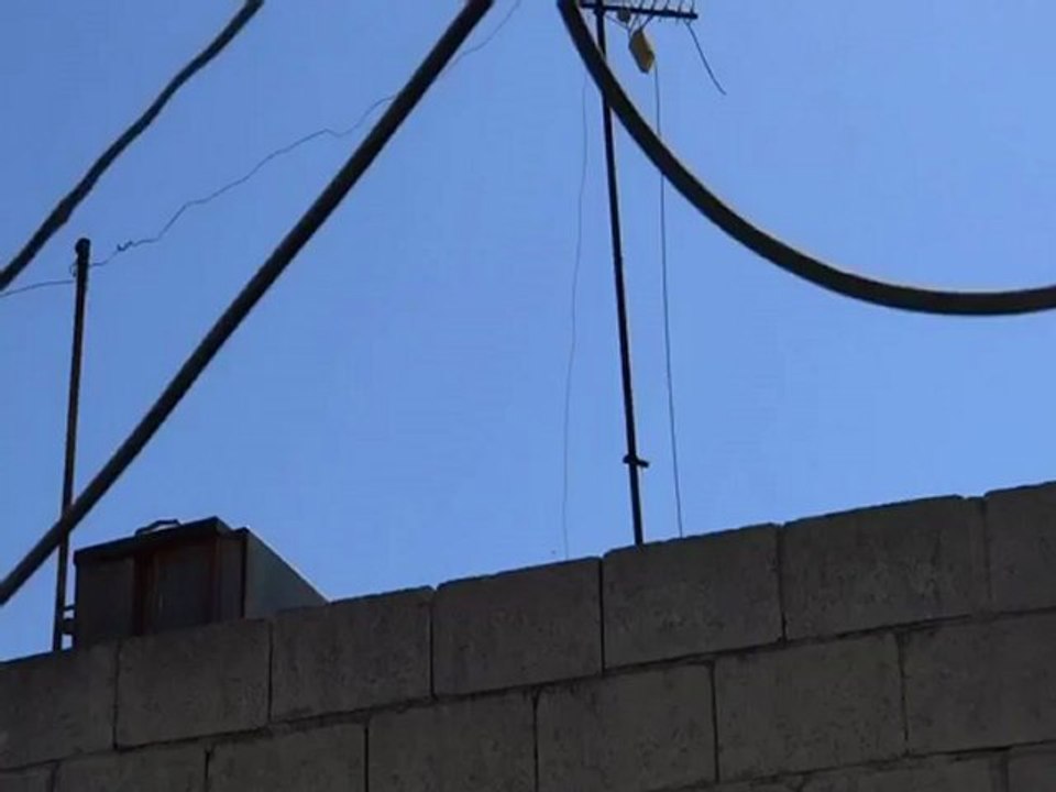 Syria فري برس حمص تلبيسة  قصف الأحياء السكنية بالطيران الهيلوكبتر 7 6 2012 Homs