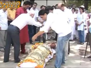 Aamir Khan, Sharman Joshi at Rajkumar Hirani's father's funeral