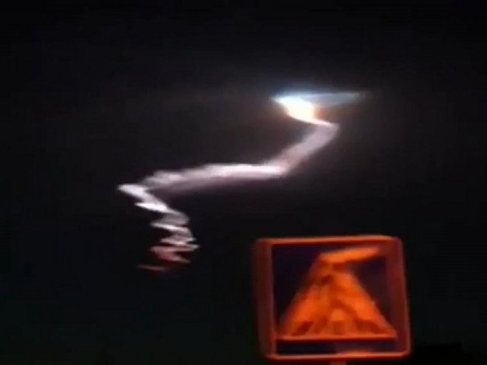 UFO . Russie.  Missile balistique.(Russie Confi...