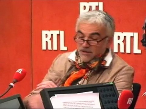 Les Bleus de 2012 vous font-il oublier le fiasco du Mondial 2010 en Afrique du Sud ? , le Débat avec Vincent Parizot et Pascal Praud, animateurs sur RTL