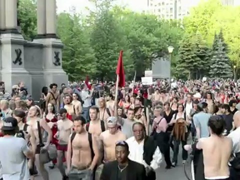 Québec: seins nus et casseroles contre le Grand Prix de F1