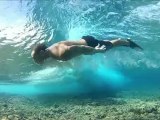 Bodysurf à Tahiti à quelques centimètres du reef...