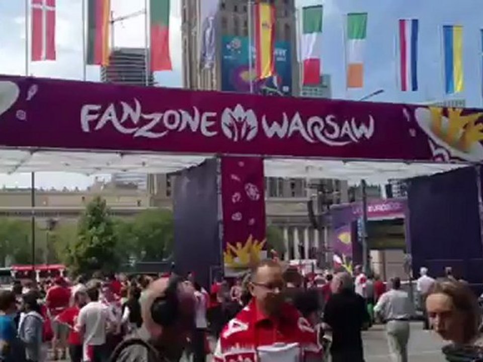 Έλληνες έξω από το γήπεδο πριν τον αγώνα