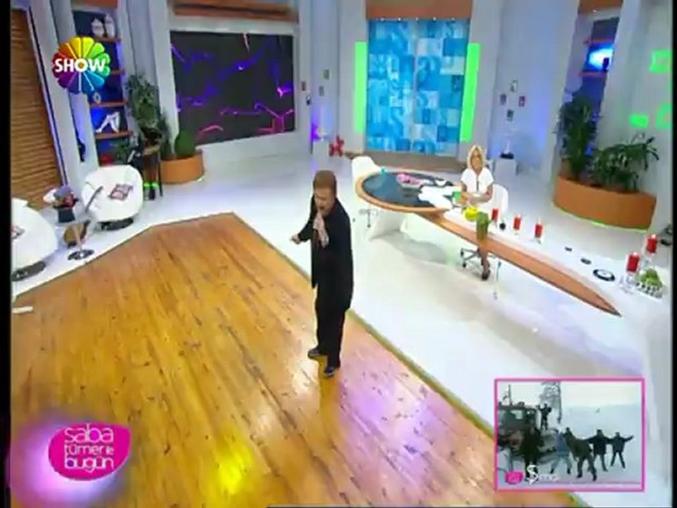 Harun Kolçak Vurgun şarkısını söylüyor