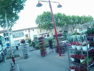 Petit déballage. Marché de Sommières