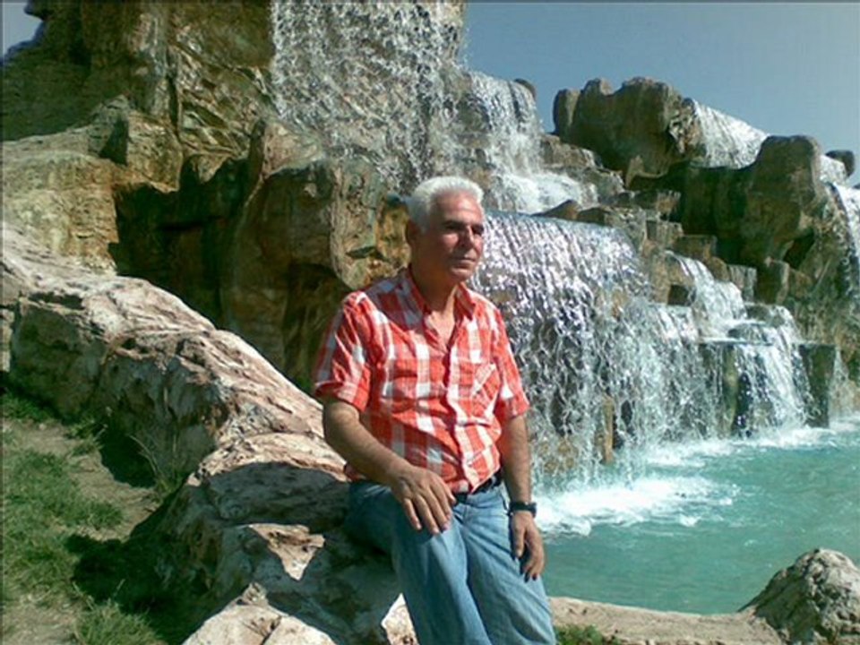 EŞARBINI YAN BAĞLAMA