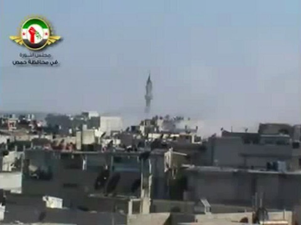 Syria فري برس هاااااام لحظة سقوط الصواريخ على حي الخالدية بحمص وإنفجاارت ضخمة تهز الحي با الكامل وتصاعد للدخان الكثيف من المنازل 8 6 2012 Homs