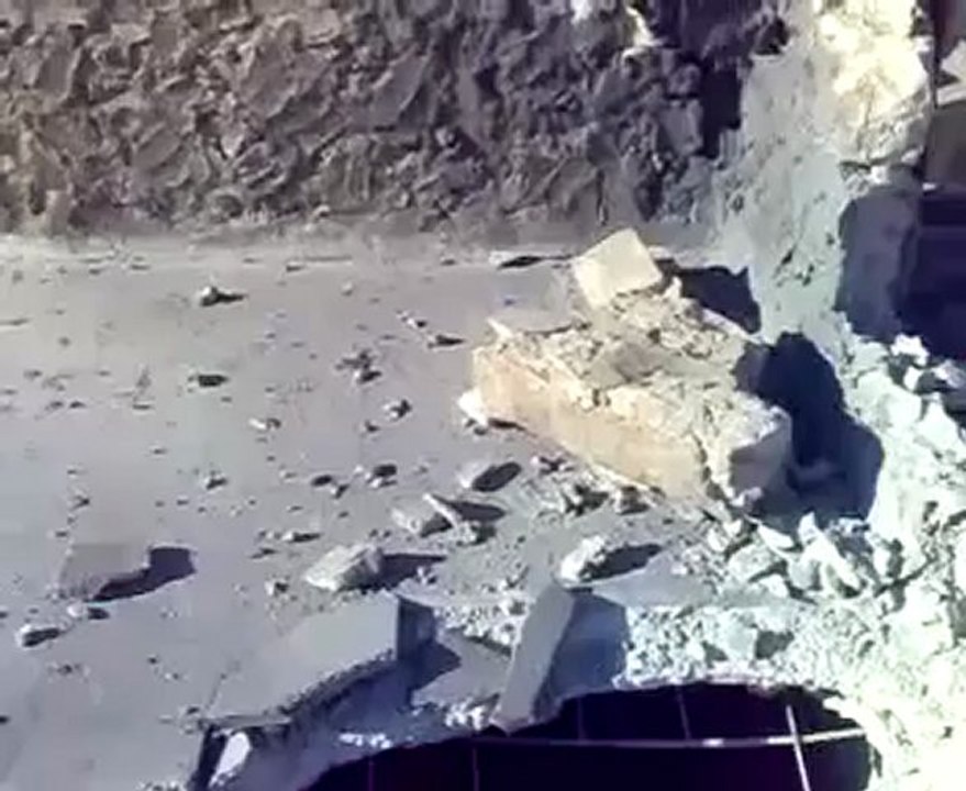 Syria فري برس حلب حيان اثار القصف العشوائي الصاروخي ع البلدة 7 6 2012 ج6 Aleppo