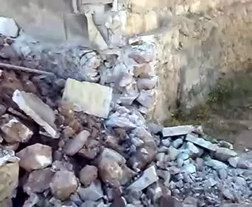 Syria فري برس حلب حيان اثار القصف العشوائي الصاروخي ع البلدة 7 6 2012 ج5 Aleppo