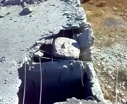 Syria فري برس حلب حيان اثار القصف العشوائي الصاروخي ع البلدة 7 6 2012 ج3 Aleppo