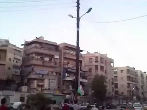 Syria فري برس حلب صلاح الدين رفع علم الثورة على دوار الحرية7 6 2012 Aleppo