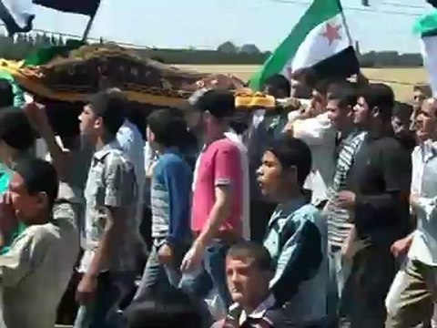 Syria فري برس حلب اعزاز الصلاة على الشهيد فاتح رشيد زعموط 7 6 2012 ج3 Aleppo
