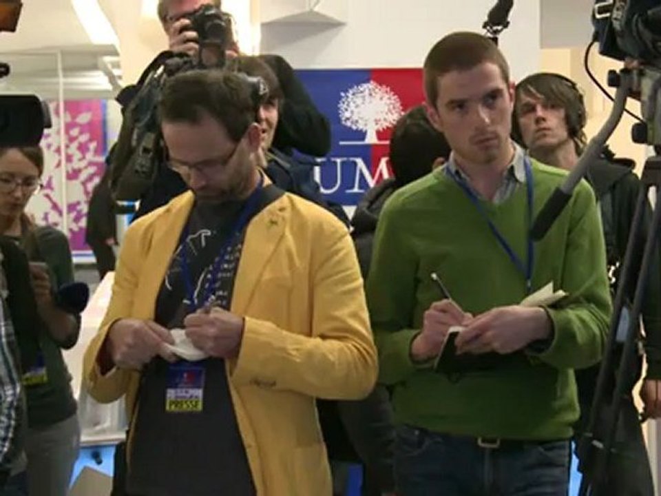 Hollande vor sozialistischer Mehrheit in Frankreich