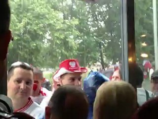 Είσοδος Πολωνών στο γήπεδο