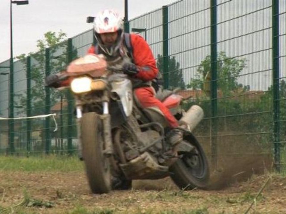 MOTO JOURNAL TESTE LA BMW F 800 R SUR LE GS TROPHY