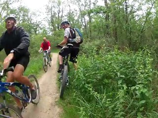 vtt bouconne seb se boite devant les enfants d'une école