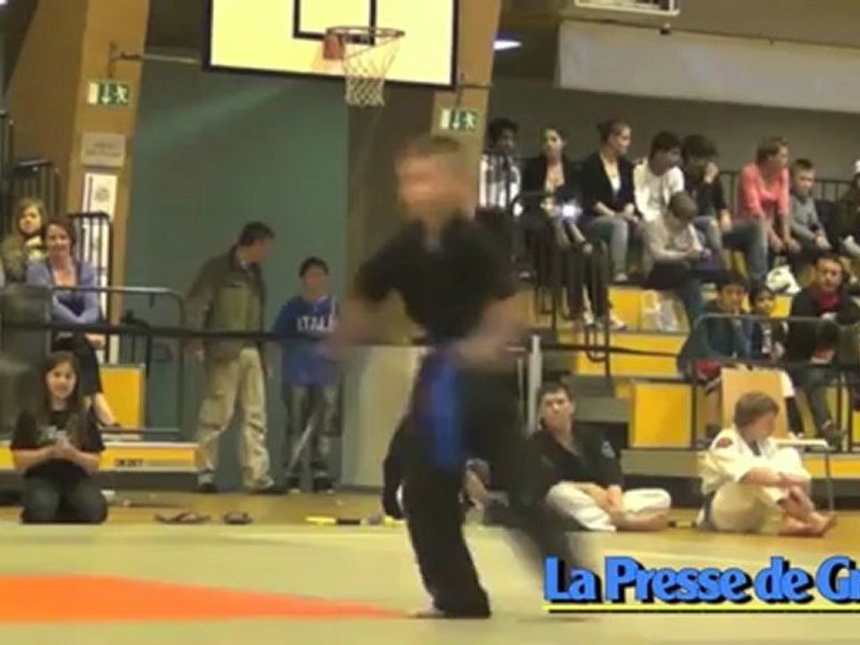 Nunchaku : Mathias mercier, champion du monde à 10 ans !
