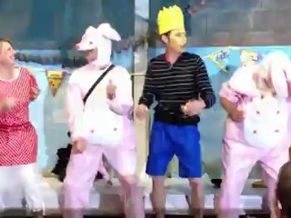 Cochon sexy and he knows it!