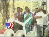 Y.S.Vijayamma's speech preceded by homage to Telangana martyrs