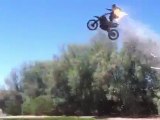 extrême crash saut motocross en feu