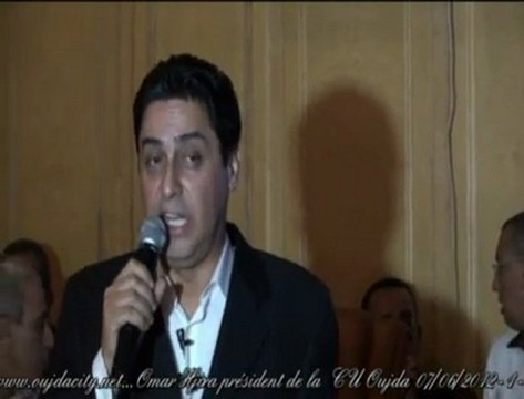 عمر حجيرة رئيس الجماعة الحضرية بوجدة يقدم عرضا حول تقدم مشاريع المخطط الجماعي للتنمية