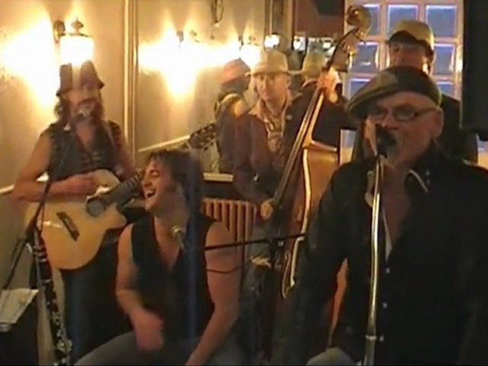 Mado et les frêres pinard, au Muscadet, à  Rouen, le  8 juin 2012.