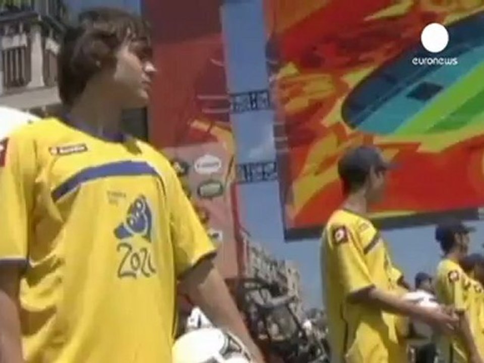 Russian fans cheer great start to Euro 2012