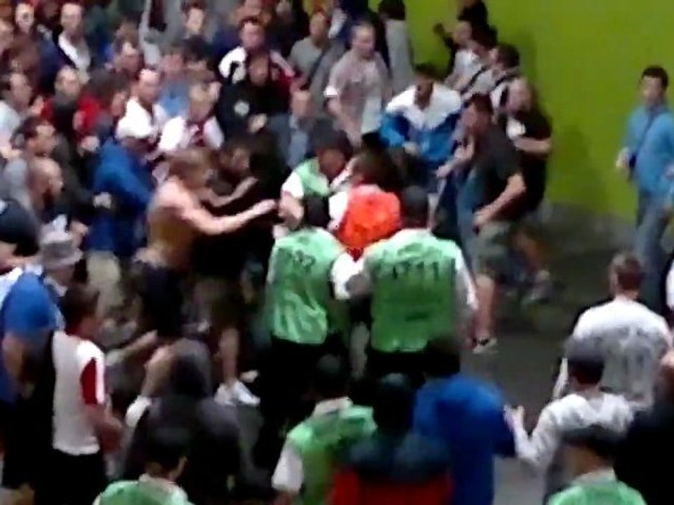 Rosja – Czechy (4:1): rosyjscy zadymiarze na EURO 2012 we Wrocławiu