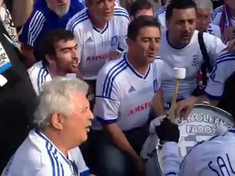 Έλληνες φίλαθλοι στην προπόνηση του Σαββάτου (2)