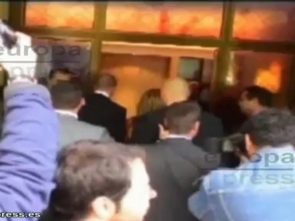 Beckham trabaja para pagar los vestidos a Harper