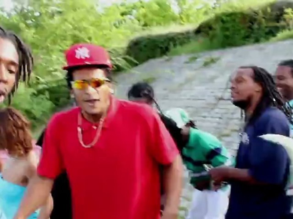 CLIP OFFICIEL LAGESS - MADA KANNAVAL by MADA PICTURES