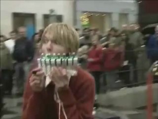 UNE BOÎTE DE TIC TAC SUFFIT ET EN AVANT LA MUSIQUE