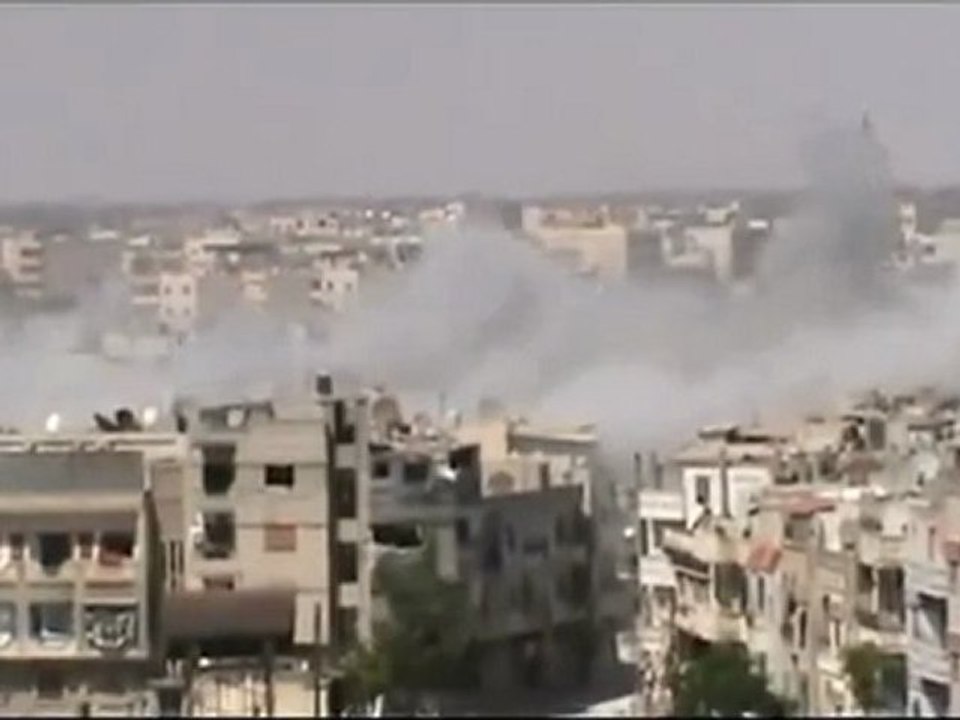 Syria فري برس حمص الخالدية لحظة سقوط الصواريخ وتصاعد الدخان9 6 2012 Homs