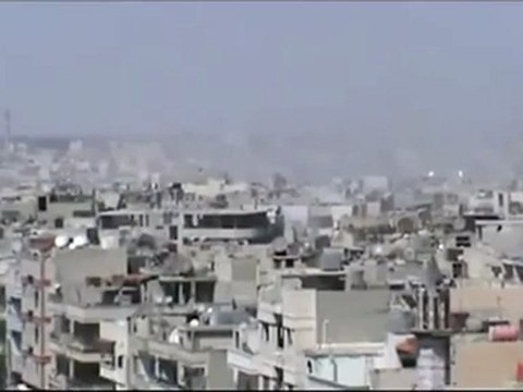Syria فري برس حمص الخالدية انفجار هااائل ولحظة سقوط الصاروخ9 6 2012 Homs