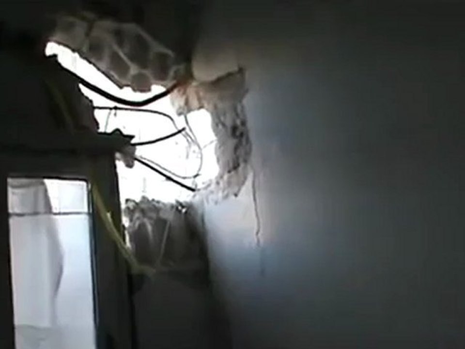 Syria فري برس حمص الخالدية اثار القصف على المنازل بالهاون  9 6 2012 Homs