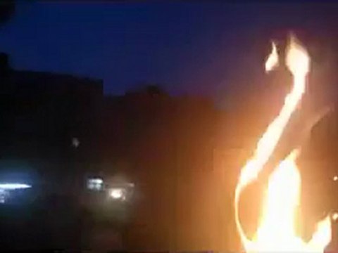 Syria فري برس دمشق إحراق العملة الايرانية على أيدي أبطال حي الميدان 9 6 2012 Damascus