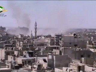 Descargar video: Syria فري برس   حمص هاااااام جدا لحظة سقوط قذيفة على حي الخالدية 9  6 2012 Homs