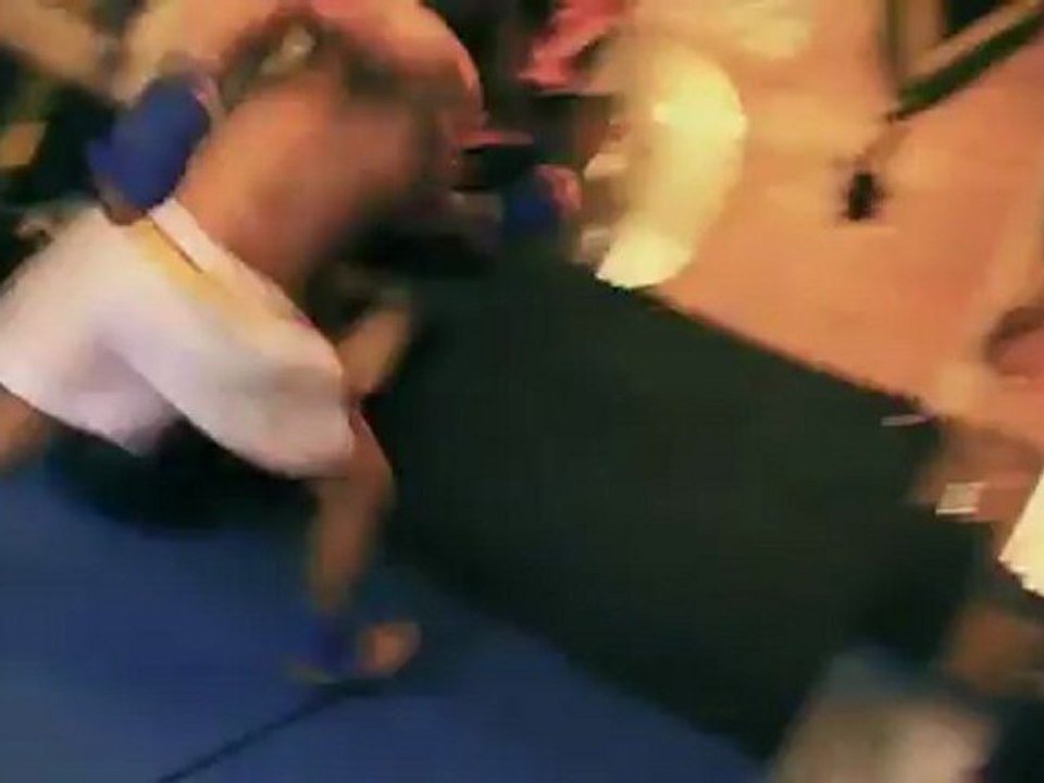 STREET GANGS show no mercy!