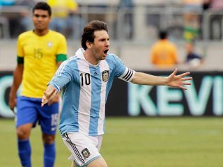 L'extraordinaire but de Messi face au Brésil !