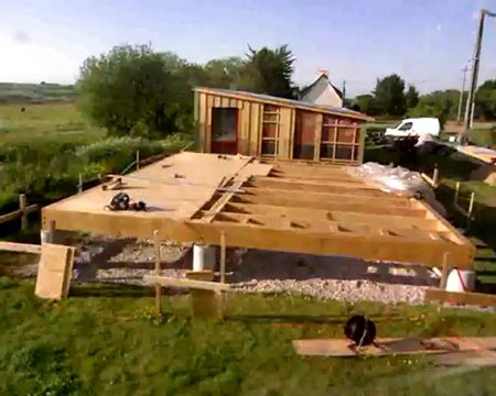 Stopmotion de la construction d'une maison ossature bois - la dalle bois