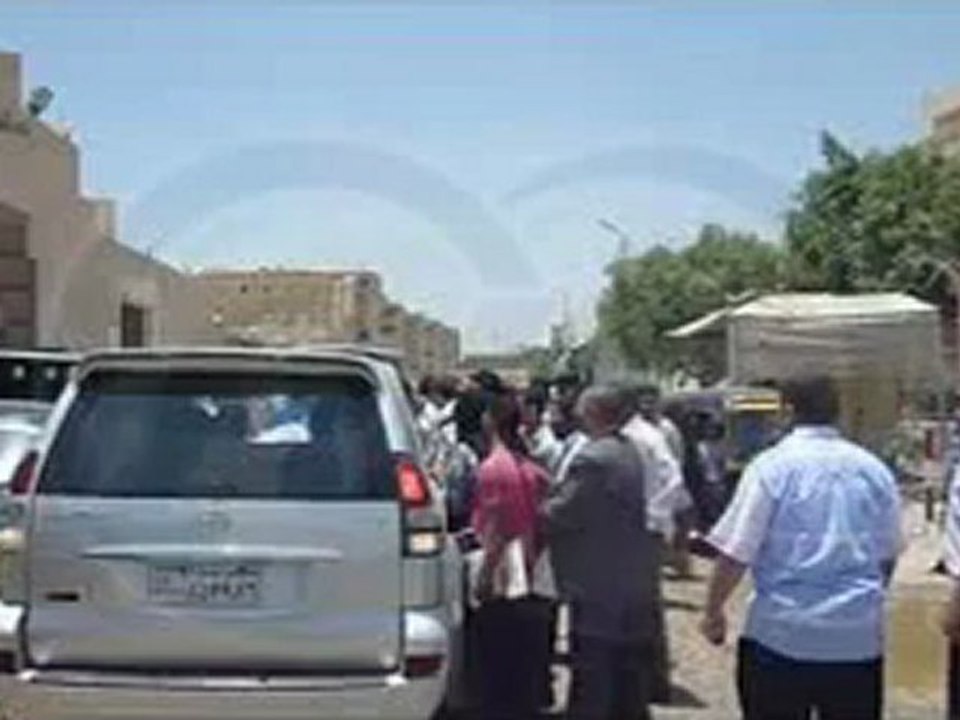 المواطن الذي ألقى نفسه تحت عجلات سيارة المحافظ