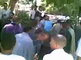 العشرات من أهالي قرية نجع الشيخ علام بمركز المنشاة بسوهاج ينظمون وقفة إحتجاجية اليوم أمام مديرية أمن سوهاج