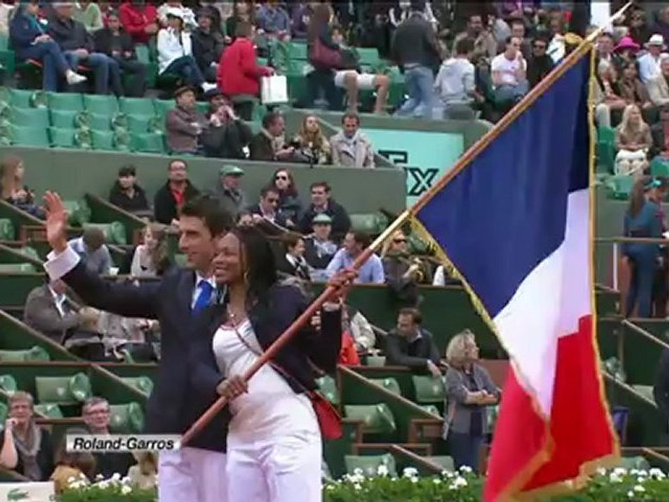 J.O 2012 - Cérémonie passage de drapeaux entre Laura FLESSEL et Tony ESTANGUET
