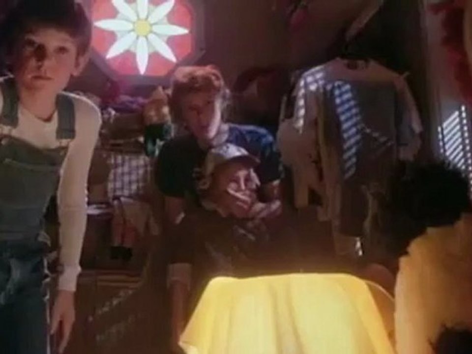 E.T. The Extra-Terrestrial Original Trailer (1982)