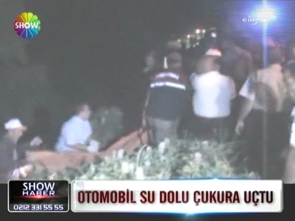 Kahramanmaraş'ta otomobil su dolu çukura uçtu - 10 haziran 2012